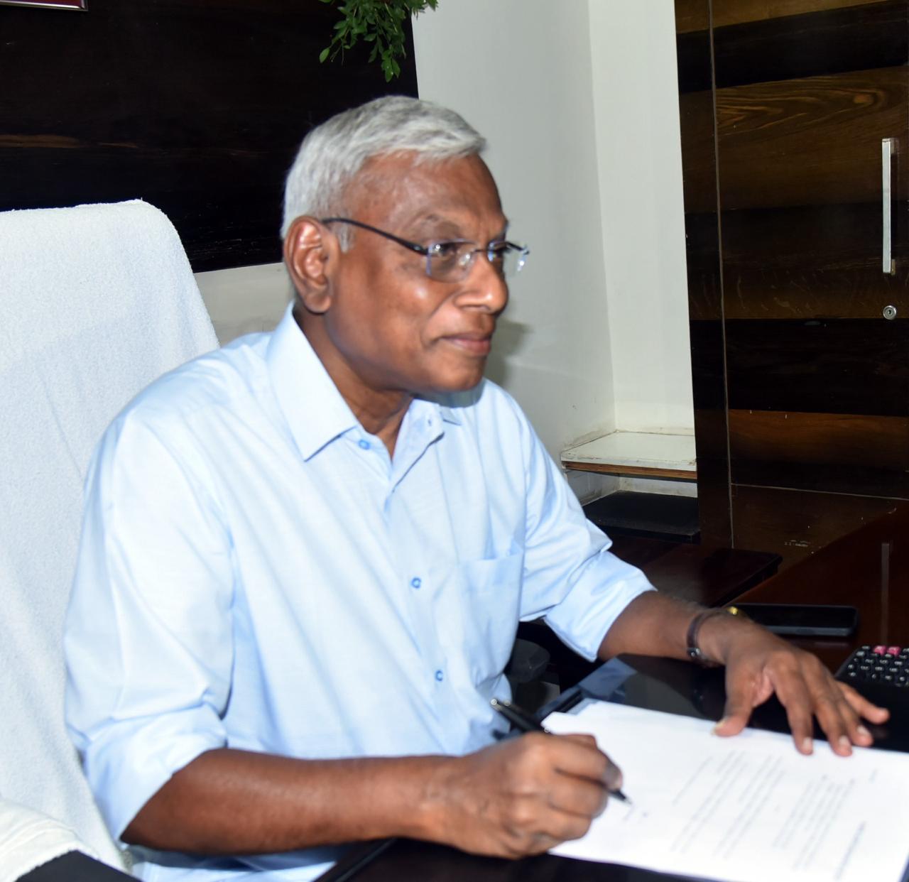 సి.ఆర్.మీడియా అకాడమీ చైర్మన్ గా ఆలపాటి సురేష్ కుమార్ బాధ్యతలు స్వీకరణ.