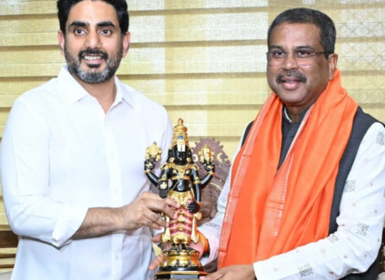 ఢిల్లీలో కేంద్ర విద్యాశాఖ మంత్రి ధర్మేంద్ర ప్రధాన్ తో భేటీ అయిన ఏ.పి,మంత్రి నారా లోకేష్.