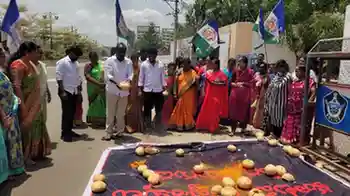 ysrcp-women-remove-evil-eye-tadepalli-jagan-visit-ritual
