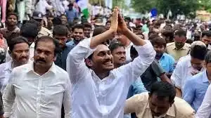 నెల్లూరులో జగన్ పర్యటనపై వివాదం: కేవలం 100 మందికే అనుమతి.
