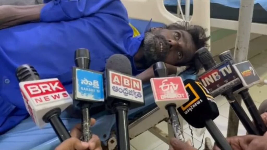 ఆధార్ కార్డు లేదనే నెపంతో రోగిని చేర్చుకోని ఆసుపత్రి సిబ్బంది – మార్చూరీలోంచి కదిలిన రోగి!