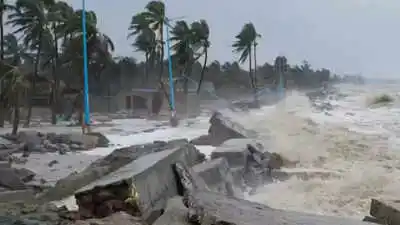 మొంథా తుపాన్ ప్రభావం తీవ్రం – ఏపీ తీర జిల్లాల్లో వర్షాలు, బలమైన గాలులు