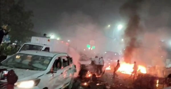 దేశ రాజధానిలో భారీ పేలుళ్లు..! ఎర్రకోట వద్ద అగ్నికీలలు – ఉగ్రదాడి అనుమానాలు తీవ్రం..! పూర్తి వివరాలు