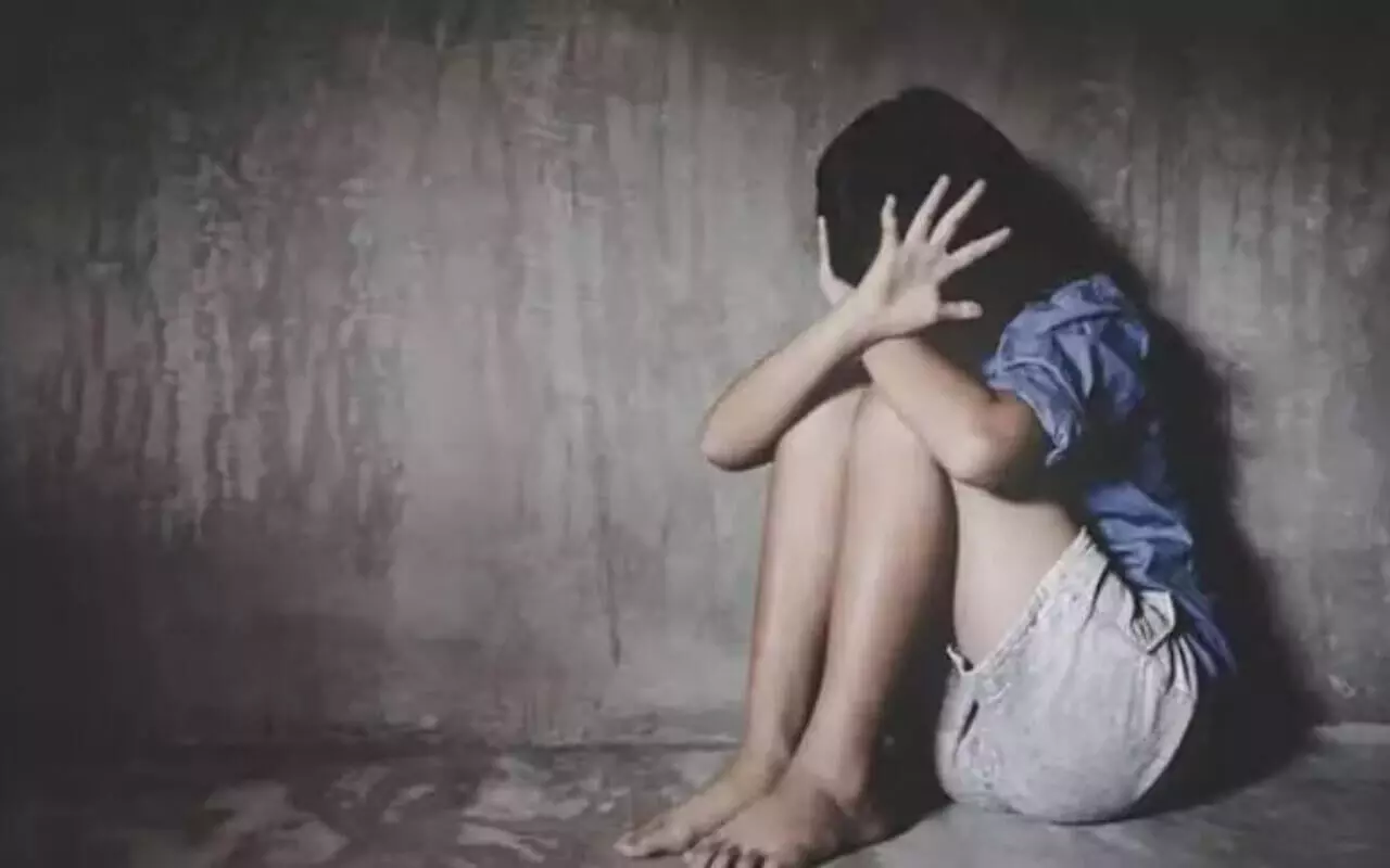 మైనర్ కూతురిపై పలుమార్లు లైంగికదాడి చేసి గర్భావతిని చేసిన తండ్రి.