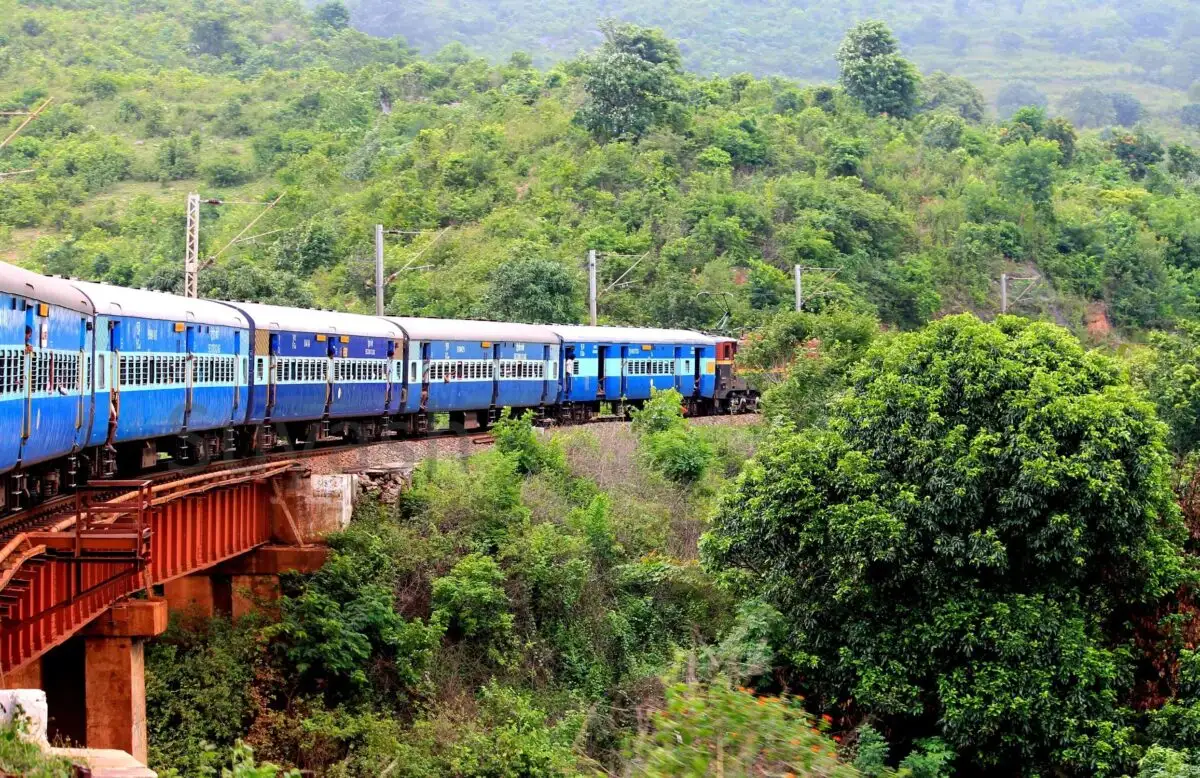 Araku Special Trains: అరకు వెళ్లే టూరిస్టులకు శుభవార్త.. సంక్రాంతికి స్పెషల్ ట్రైన్స్ వివరాలు