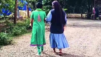 చత్తీస్‌గఢ్ బస్తర్‌లో దారుణం: బెదిరింపుల భయంతో కూతురిని 20 ఏళ్లు చీకటి గదిలో బంధించిన తండ్రి