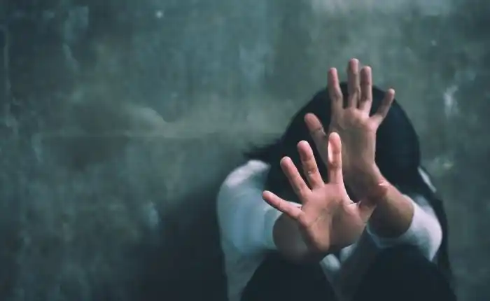 ఏలూరులో దారుణం: రౌడీ షీటర్లు యువతిని కిడ్నాప్ చేసి సచివాలయంలో అత్యాచారం