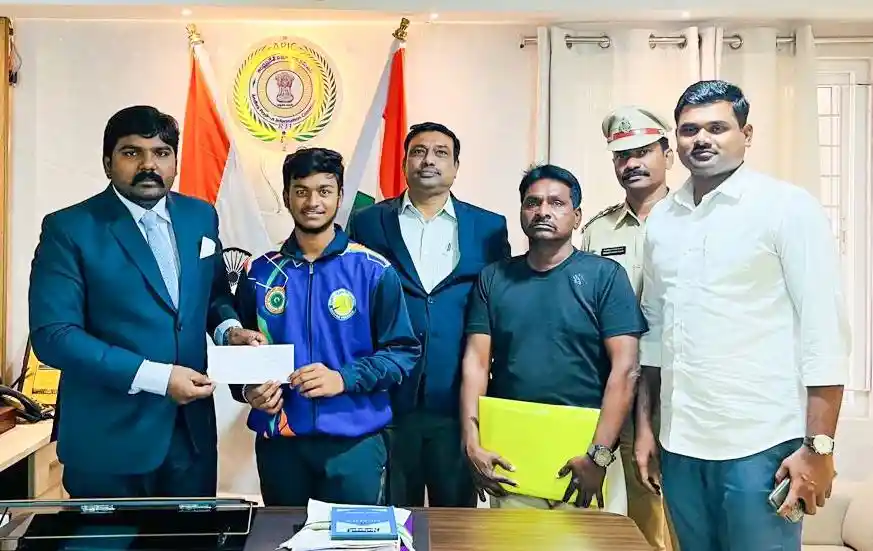 India Under-18 Soft Tennis Team: యువ క్రీడాకారుడు రేవంత్‌కు చావలి సునీల్ రూ.25 వేల ప్రోత్సాహకం