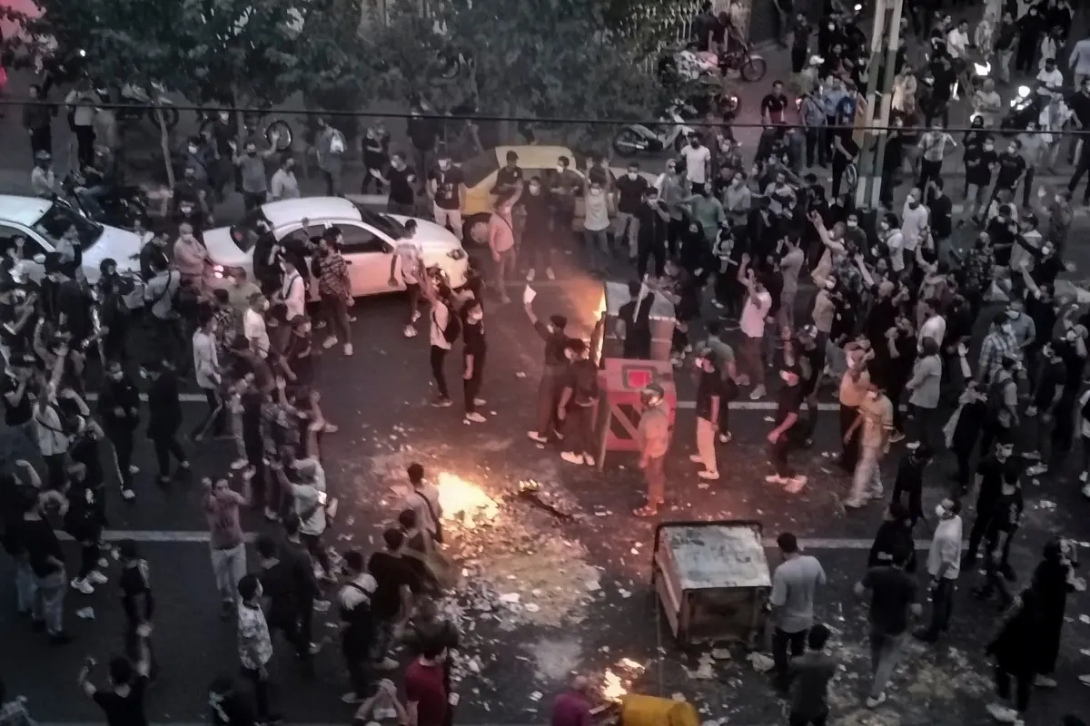 ఇరాన్‌లో అంతర్యుద్ధ భీభత్సం: 16,500 మందికిపైగా మృతి, 3 లక్షల మందికి గాయాలు