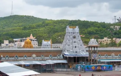 Tirumala: చంద్రగ్రహణం ఎఫెక్ట్.. మార్చి 2, 3న SSD టోకెన్లు, VIP దర్శనాలు రద్దు – TTD ప్రకటన